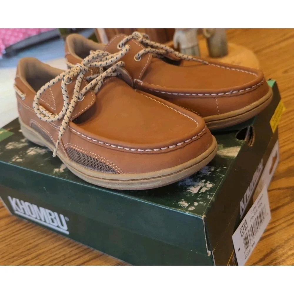 Khombu Men's Newport Memory Foam Boat Driving‎ Shoes Tan Size 9M - NEW IN BOX
